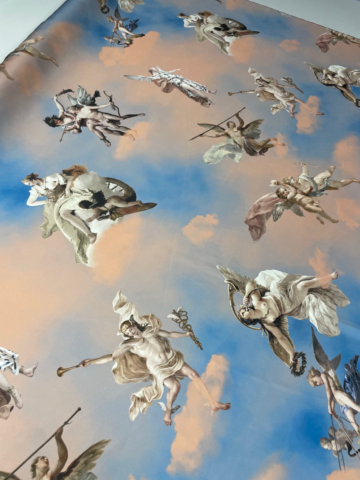 قماش ساتان بطبعة سماء مع تصميم ملاك عصر النهضة