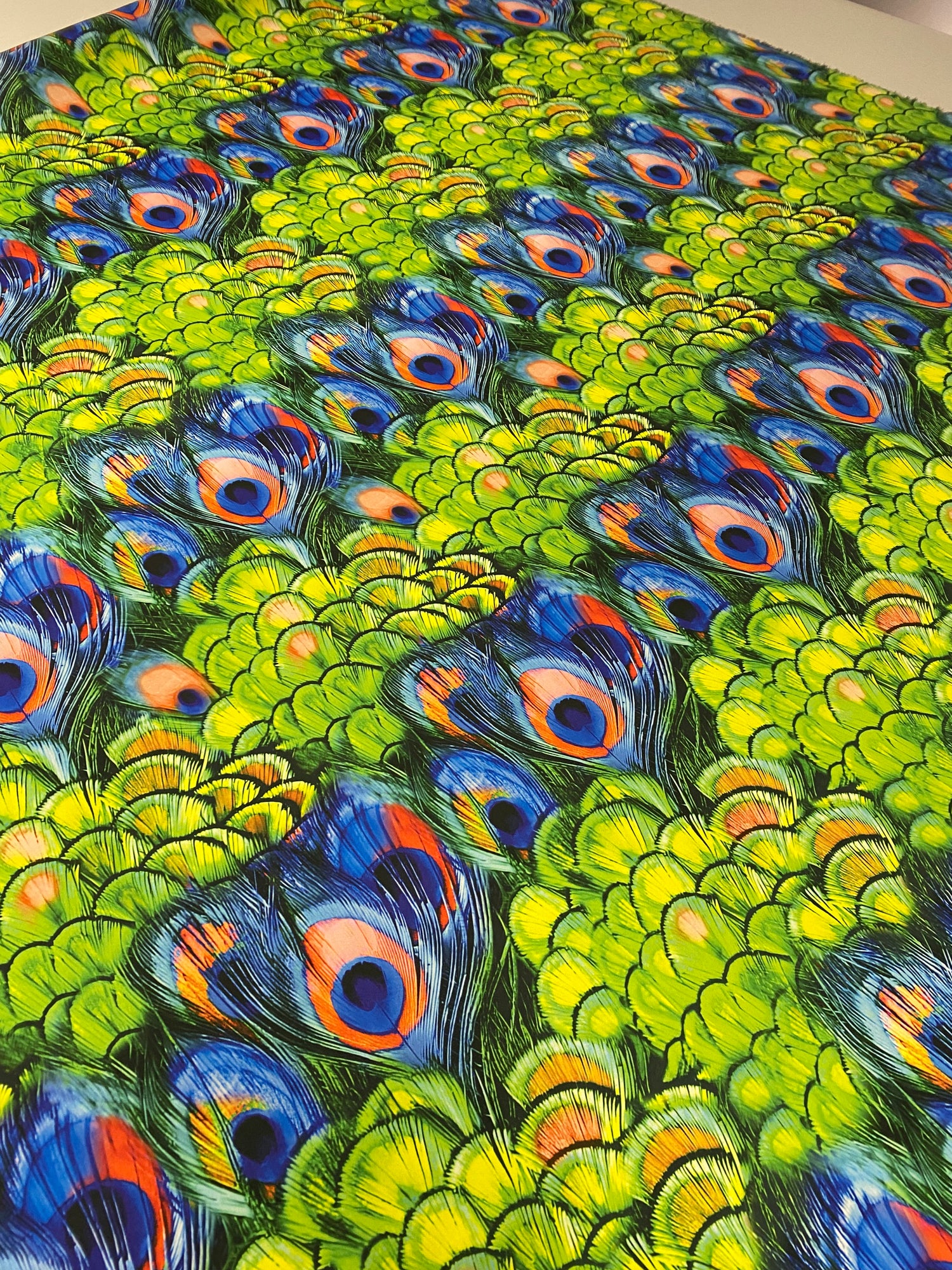 قماش ساتان ريش الطاووس بالمتر – أنيق