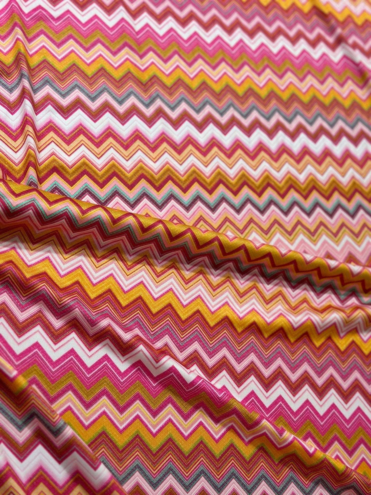 Colorful fabric with zigzag pattern and 4-way stretch for versatile use