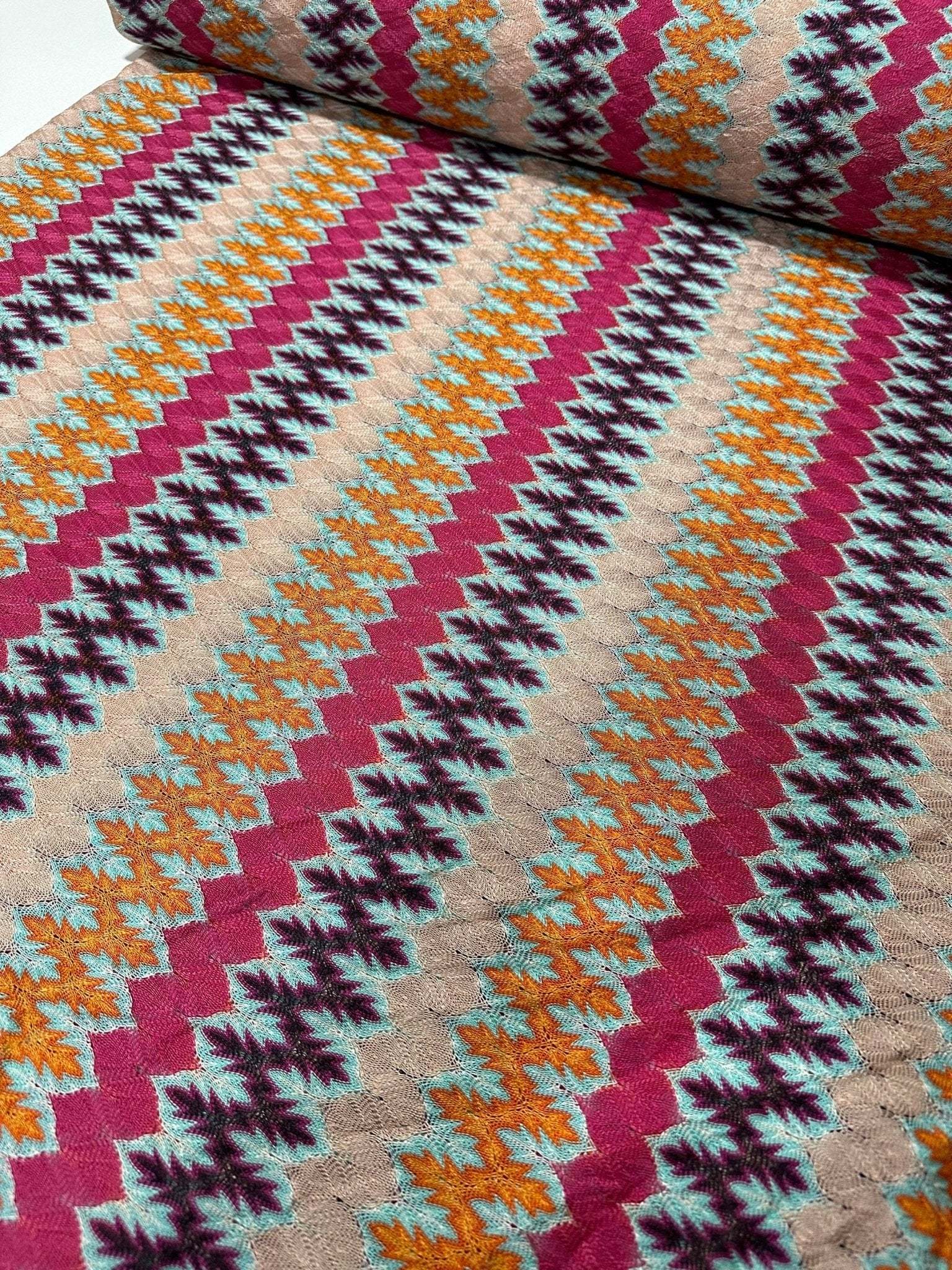 Multicolor zigzag knit jersey fabric with chevron pattern and soft texture, 150 cm wide.